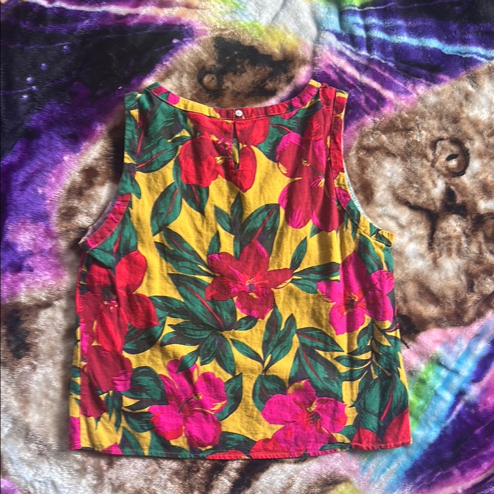 🌺Butter Yellow Hibiscus Island Girl Sheath Top🌺 - Picture 3 of 3